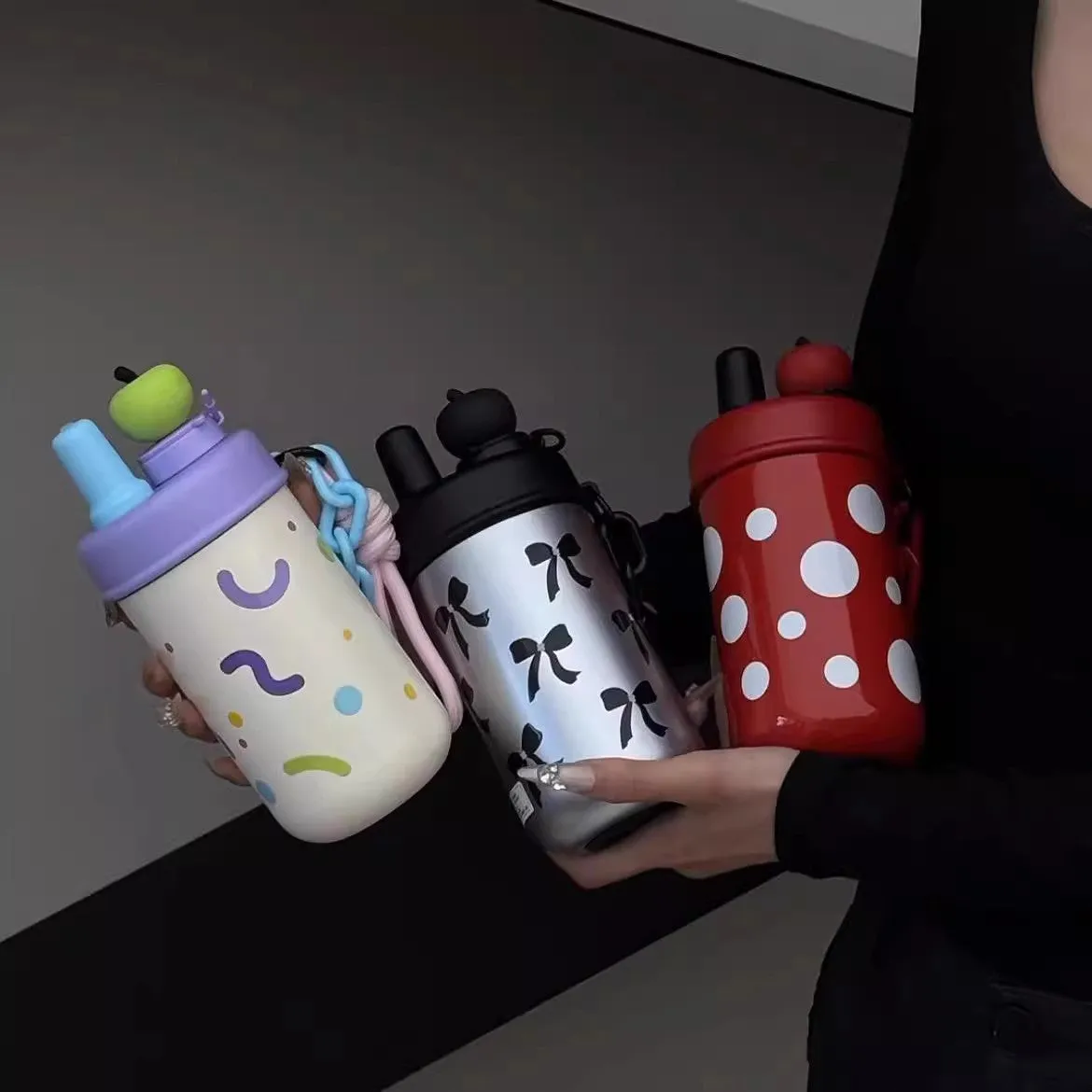 560ml Stainless Steel & Ceramic Thermos Bottle with Cute Apple Design – Insulated, Portable, Leak-Proof Travel Mug for Kids and Adults