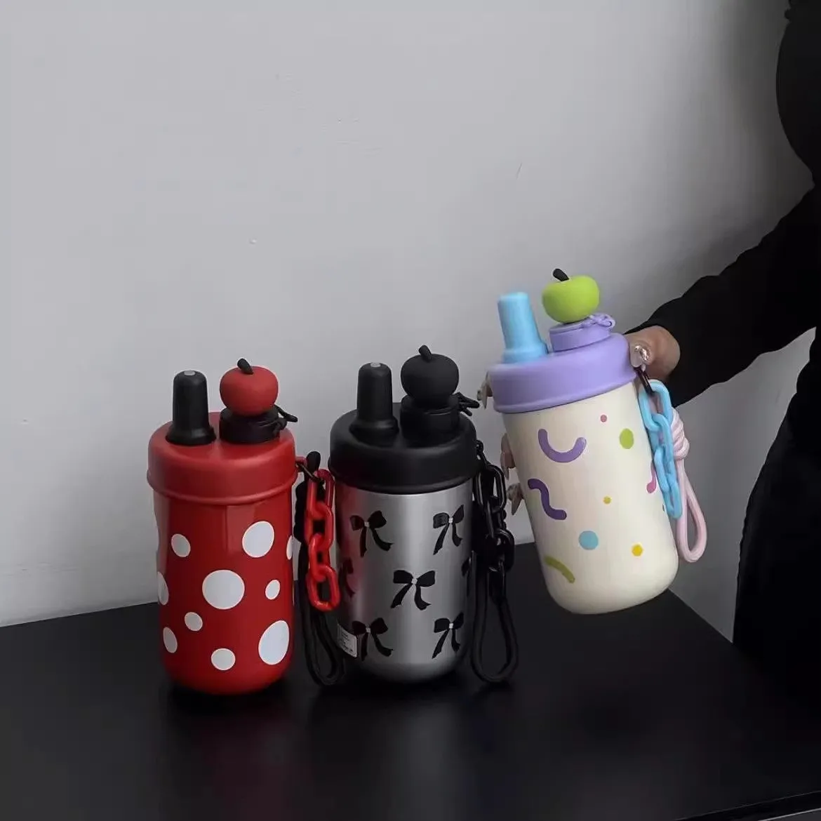 560ml Stainless Steel & Ceramic Thermos Bottle with Cute Apple Design – Insulated, Portable, Leak-Proof Travel Mug for Kids and Adults